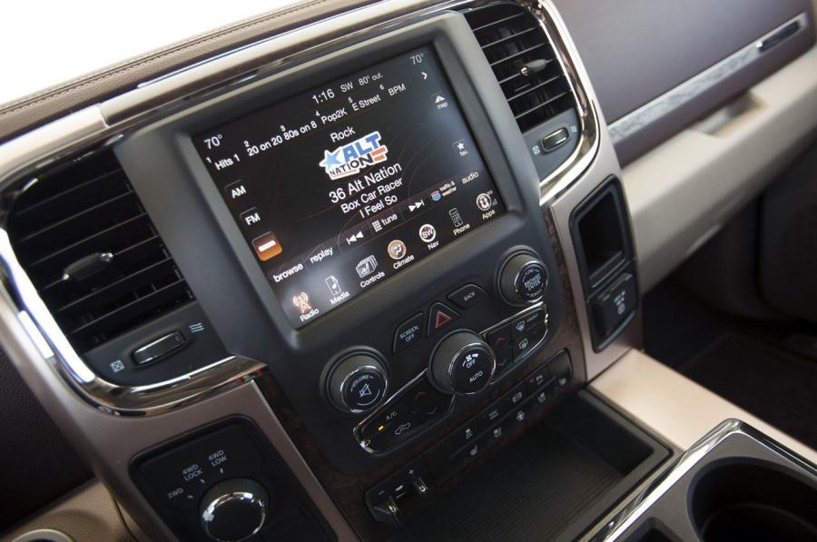  Dodge Ram 3500 HD 2013 года  (фото 8 из 37)